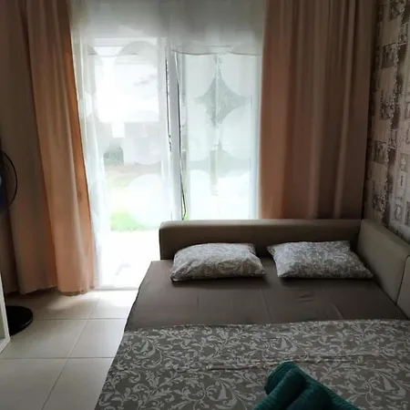 Apartment In Polichrono *